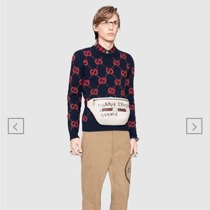 GUCCI UNISEX ANIMALIUM EMBROIDERY BAT SWEATER